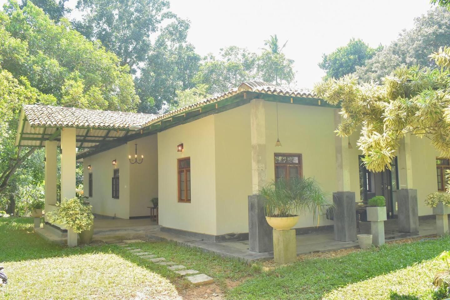 Charming & Historical 3-Bed Bungalow In Hikkaduwa Villa Dış mekan fotoğraf